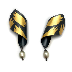 Black and Gold Pearl Twist Earrings-Earrings-Judith Neugebauer-Pistachios