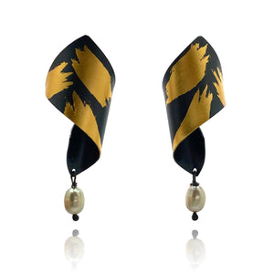 Black and Gold Pearl Twist Earrings-Earrings-Judith Neugebauer-Pistachios