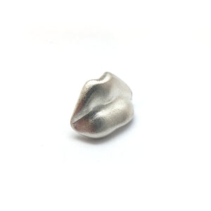 Kisses Pin - Silver-Pins-Aleksandra Przybysz-Pistachios